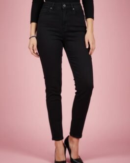 26 . Μαύρο Ψηλόμεσο Mom Fit Τζιν