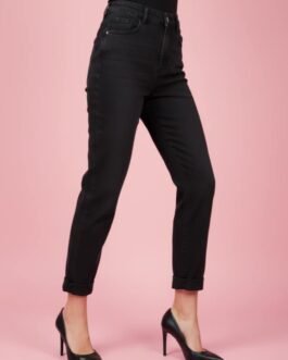 26 . Μαύρο Ψηλόμεσο Mom Fit Τζιν