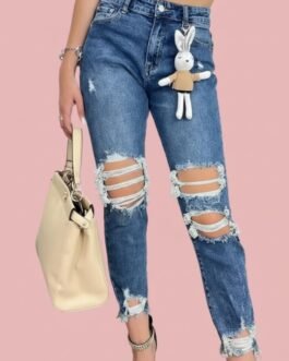 50 . Γυναικείο Slim Fit Ripped Jeans Ψηλόμεσο με Διακοσμητικό Μπρελόκ – Boyfriend Style | Τελευταίο Κομμάτι, προσφορά