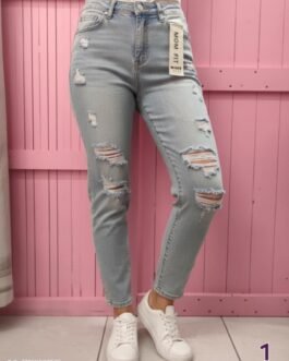 .1.  Mom Fit Γυναικείο Τζιν με Σκισίματα – Ανοιχτό Μπλε Ψηλόμεσο Άνοιξη 2026