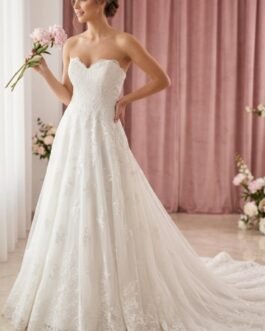 Strapless Δαντελένιο Νυφικό με Ουρά – Princess A-Line