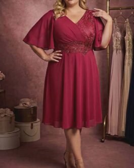 Plus Size Κρουαζέ Cocktail Φόρεμα με Κέντημα & Αέρινο Μανίκι – Elegant Occasion Dress