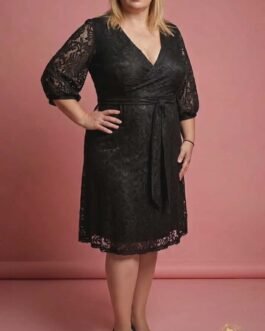 Μαύρο Δαντελένιο Plus Size Φόρεμα για Γάμο & Βάπτιση – Midi Elegant Φόρεμα με Μανίκια & Κρουαζέ Ντεκολτέ που Κολακεύει Κοιλιά